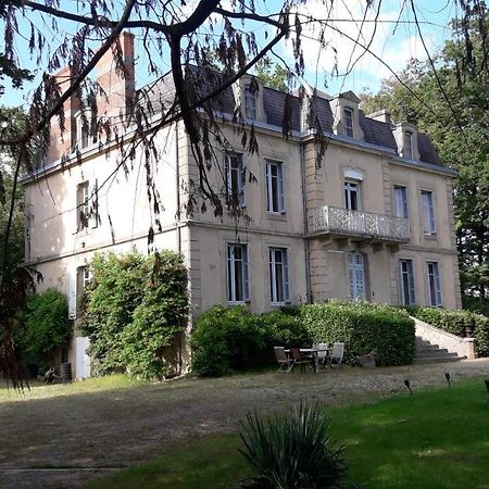 Chateau Du Grand Lucay Bourbon-lʼArchambault Exterior foto