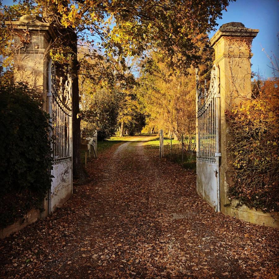 Chateau Du Grand Lucay Bourbon-lʼArchambault Exterior foto