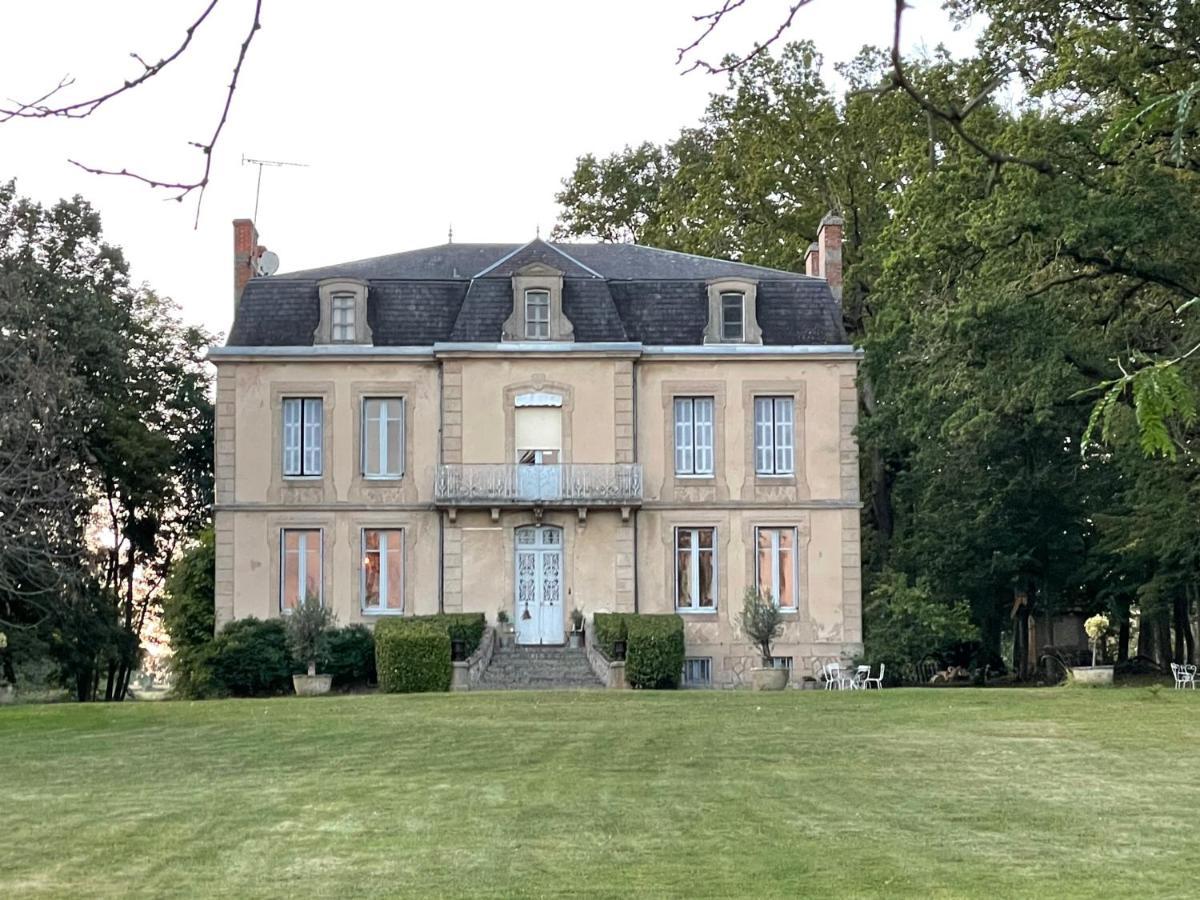 Chateau Du Grand Lucay Bourbon-lʼArchambault Exterior foto
